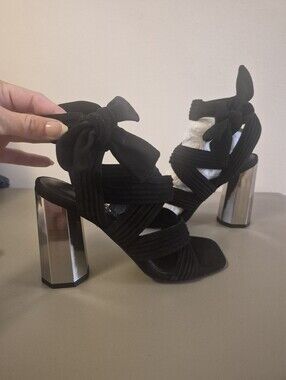NIB Senso Heels